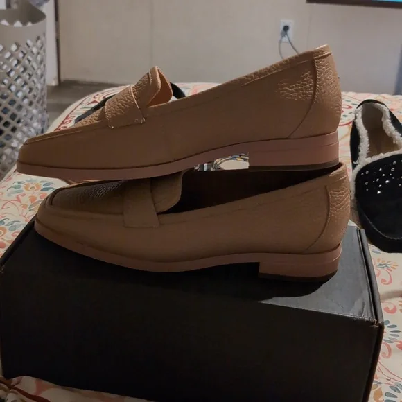 Vionic Loafers, Brand New, Nude, 8W - Picture 6 of 9